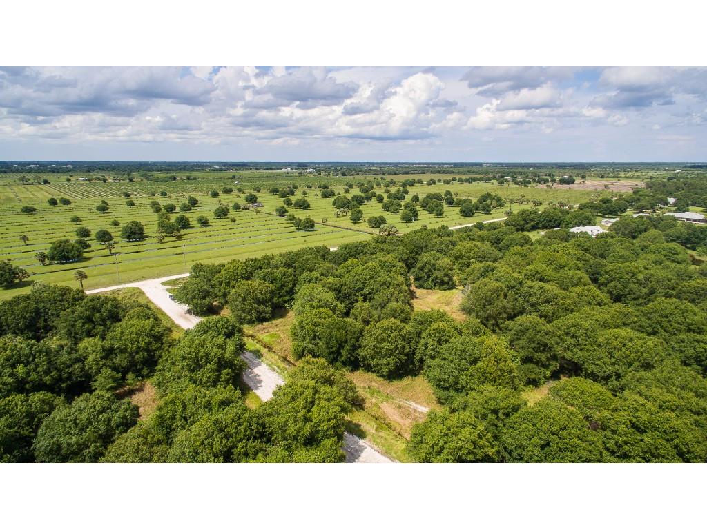 2100 69th Court SW, Vero Beach, FL 32968