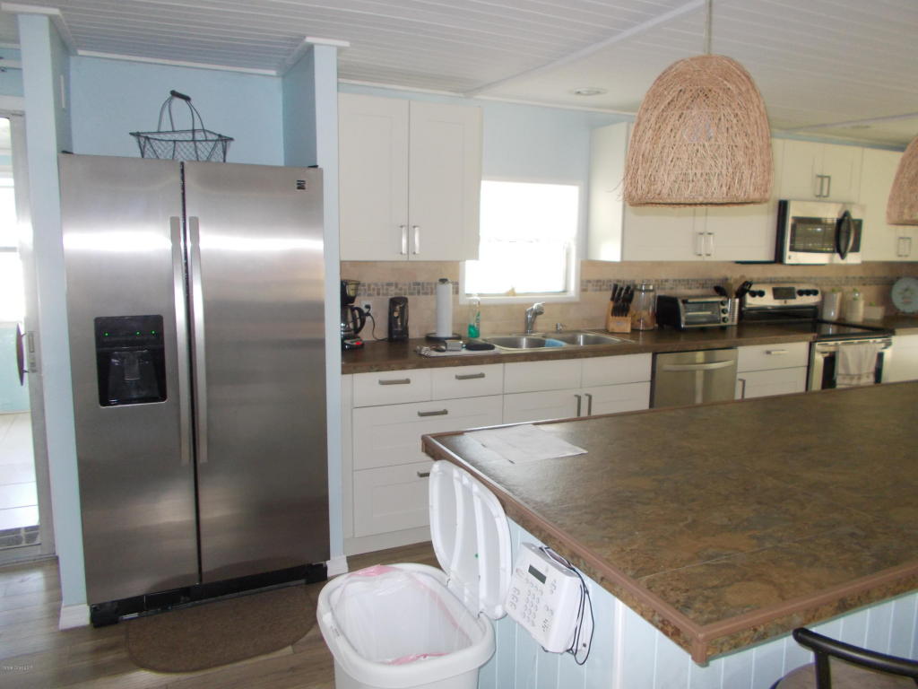 946 Wren Circle, Barefoot Bay, FL 32976