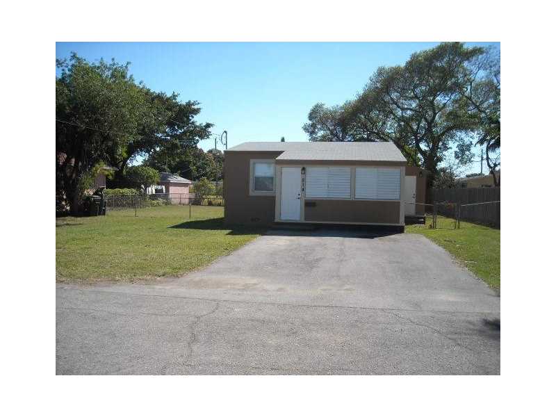 214 Northeast 4th Ct, Hallandale, FL 33009
