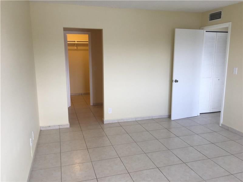 401Golden Isles Dr, Hallandale, FL 33009