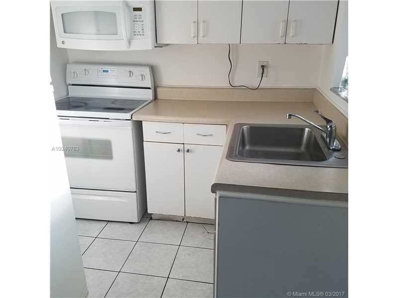 622 Northeast 6th St, Hallandale, FL 33009