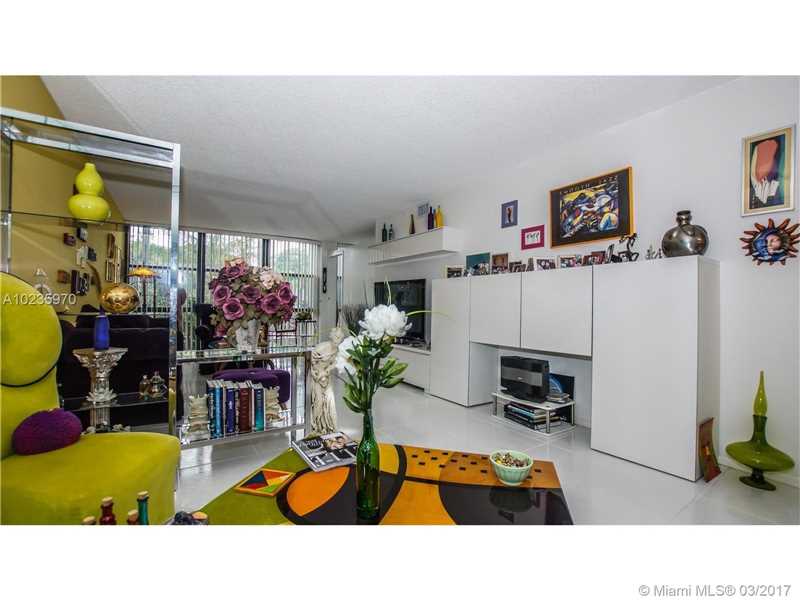 800Parkview Dr, Hallandale, FL 33009