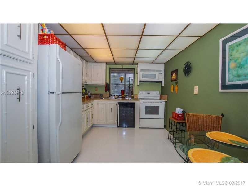 800Parkview Dr, Hallandale, FL 33009