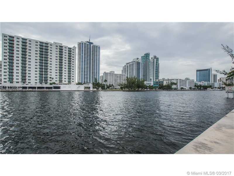 800Parkview Dr, Hallandale, FL 33009