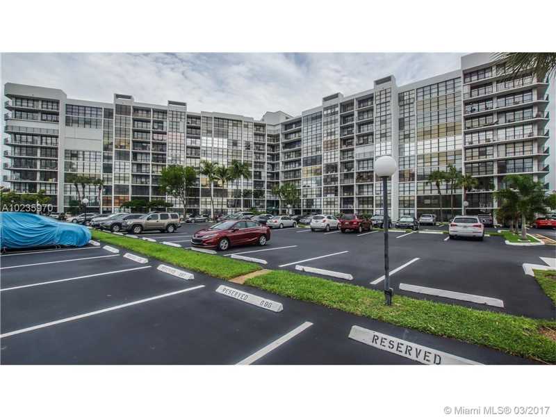 800Parkview Dr, Hallandale, FL 33009