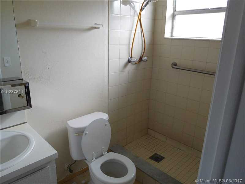 825 Southwest 9th St, Hallandale, FL 33009