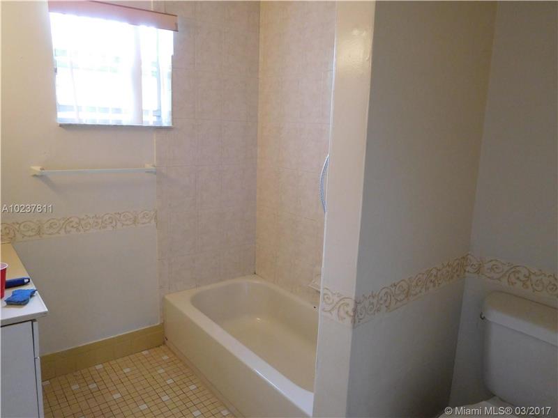 825 Southwest 9th St, Hallandale, FL 33009