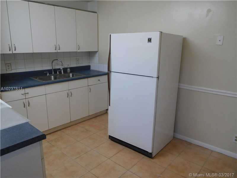 825 Southwest 9th St, Hallandale, FL 33009