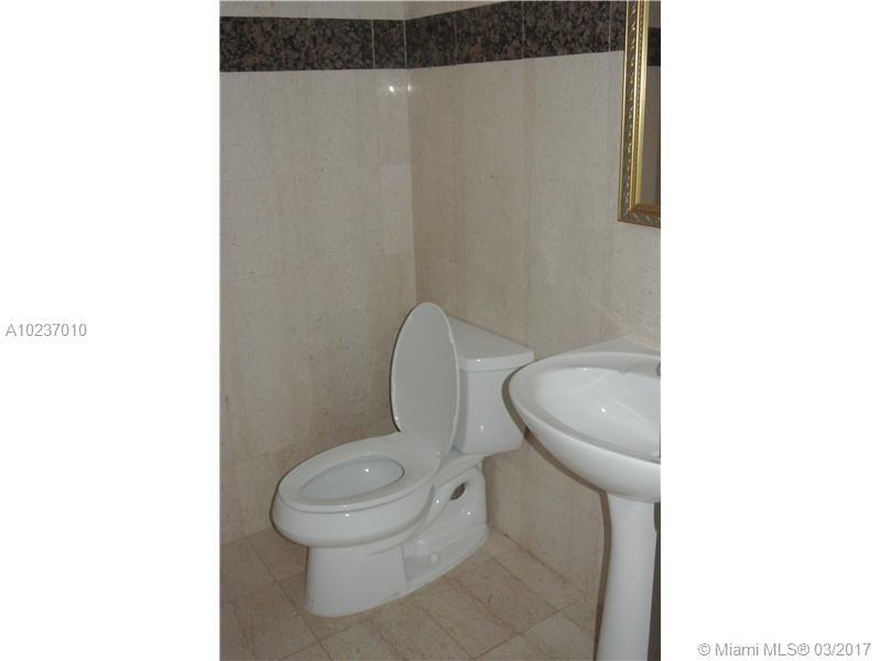 137GOLDEN ISLES DR, Hallandale, FL 33009