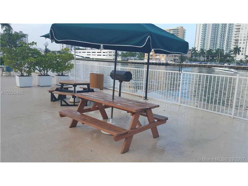 800Parkview Dr, Hallandale, FL 33009