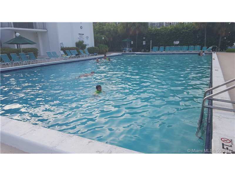 800Parkview Dr, Hallandale, FL 33009