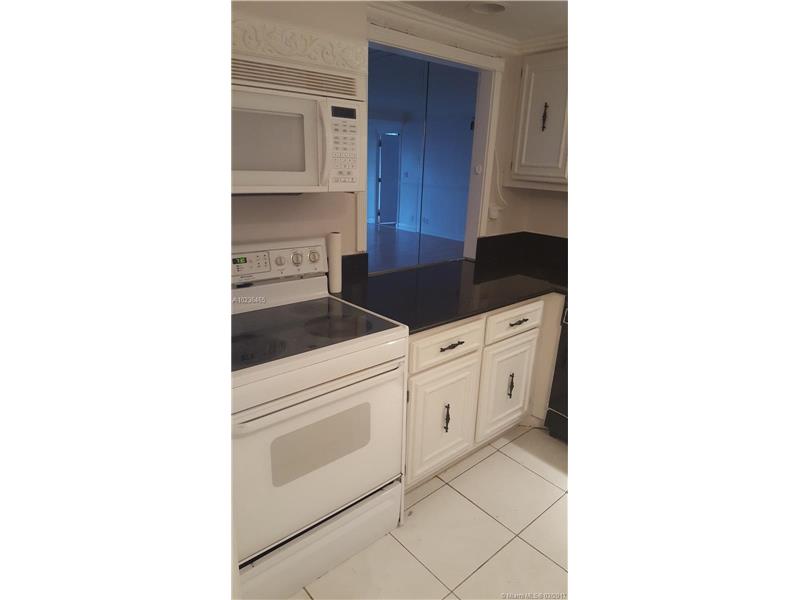 800Parkview Dr, Hallandale, FL 33009