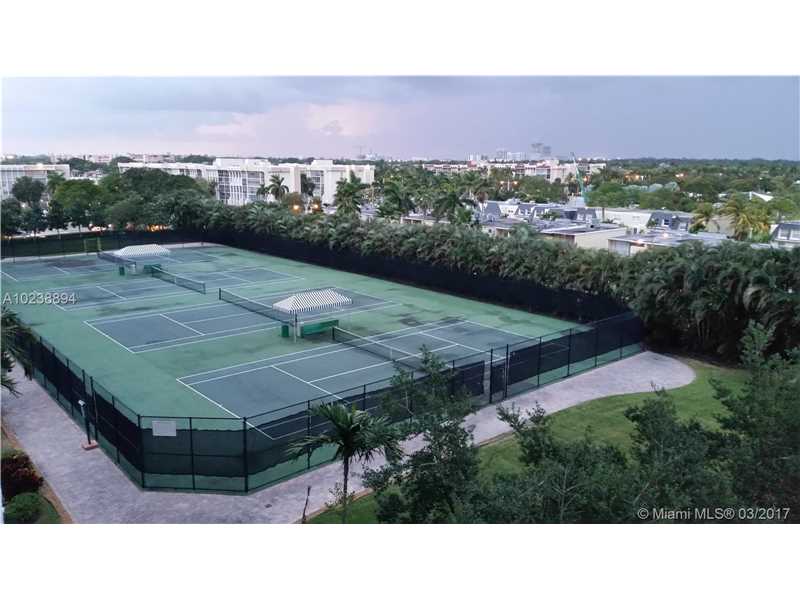 2500PARKVIEW DR, Hallandale, FL 33009