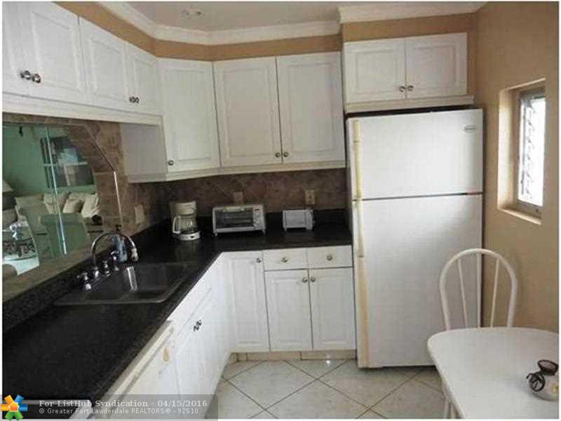 400 NE 14TH AV 218, Hallandale, FL 33009
