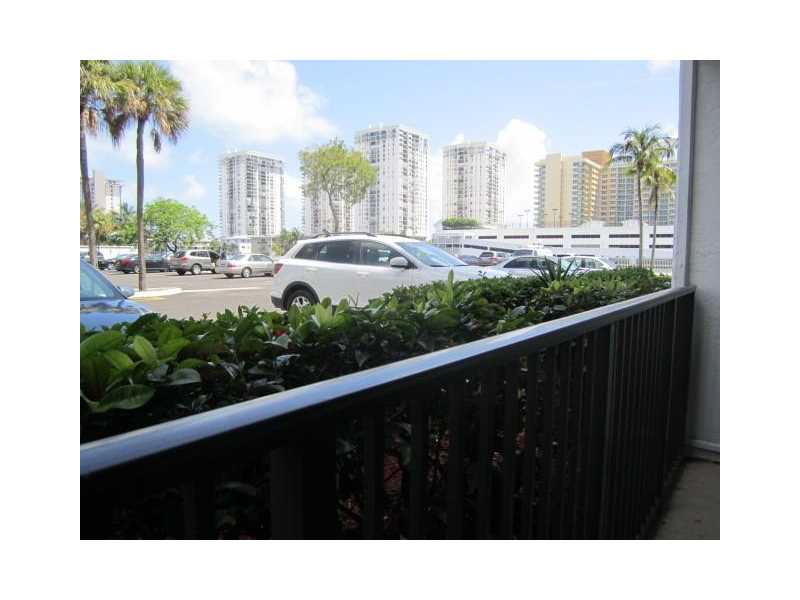 1000Parkview Dr, Hallandale, FL 33009