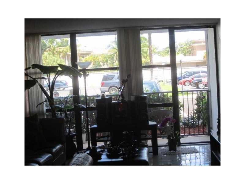 1000Parkview Dr, Hallandale, FL 33009