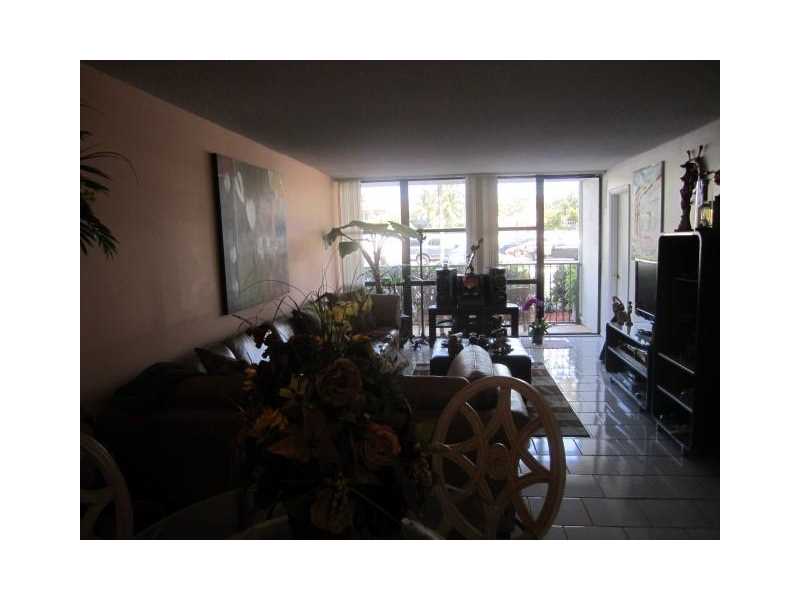 1000Parkview Dr, Hallandale, FL 33009