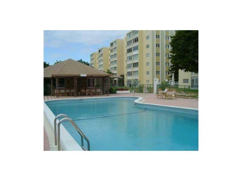 301 Northeast 14th Ave, Hallandale, FL 33009