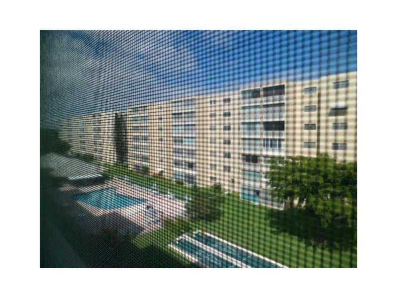 301 Northeast 14th Ave, Hallandale, FL 33009