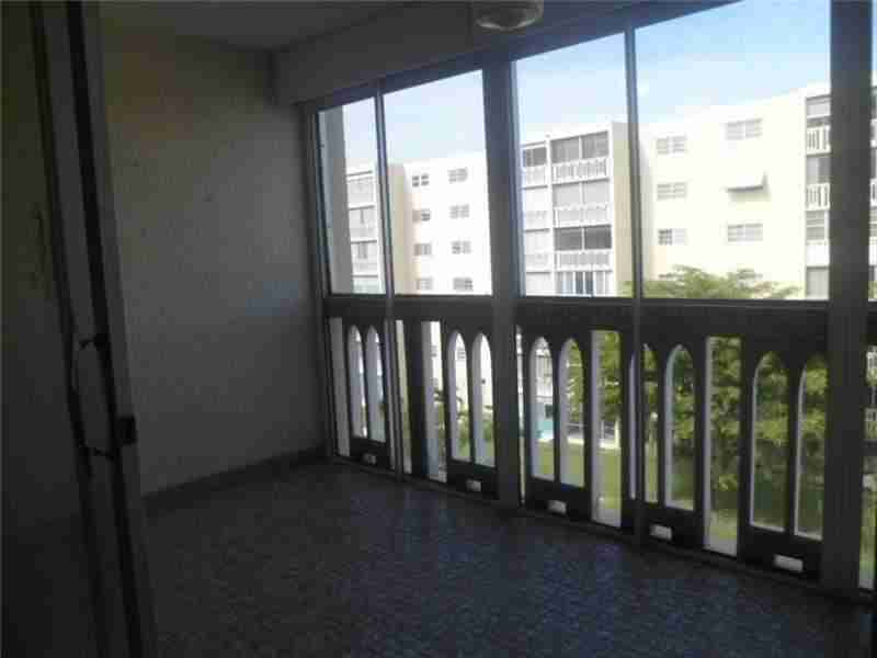 301 Northeast 14th Ave, Hallandale, FL 33009