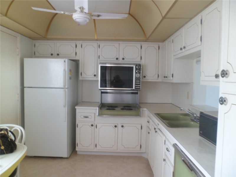 301 Northeast 14th Ave, Hallandale, FL 33009