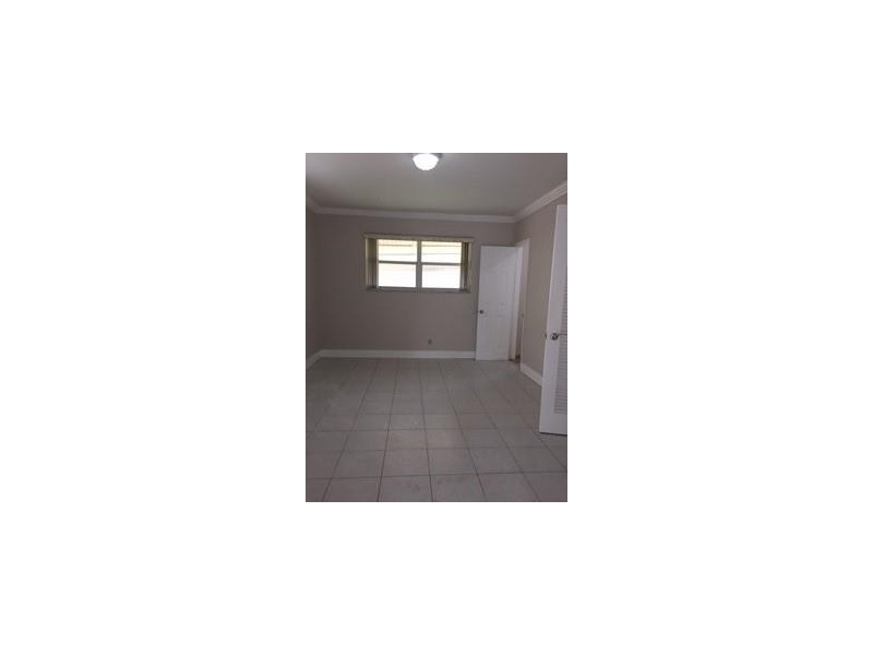 640 Southwest 4th St, Hallandale, FL 33009