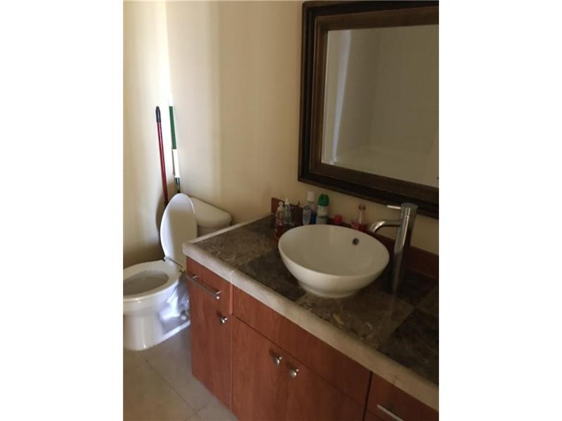 200Leslie Dr, Hallandale, FL 33009