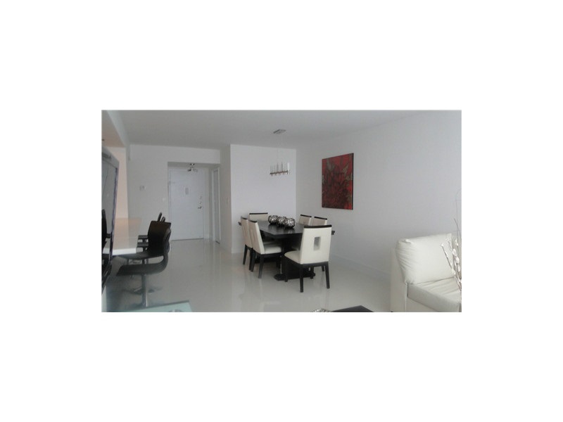 800PARKVIEW DR., Hallandale, FL 33009