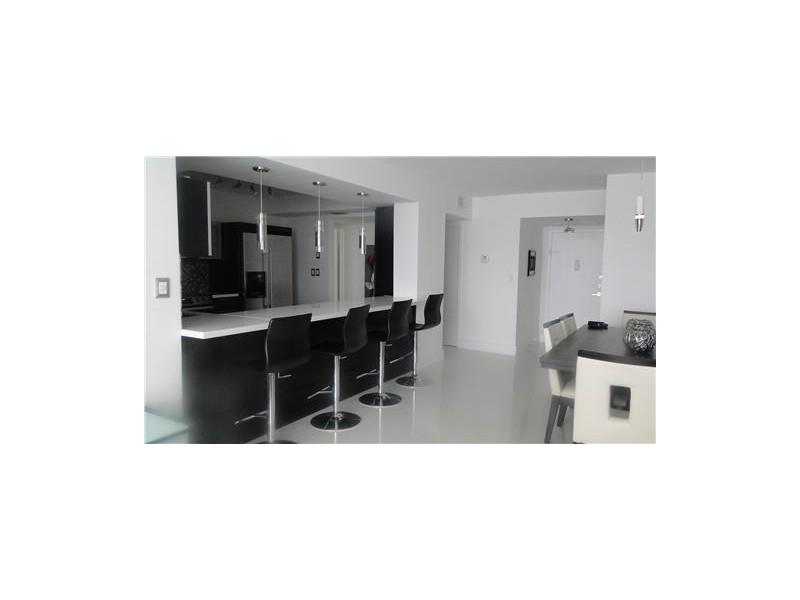 800PARKVIEW DR., Hallandale, FL 33009