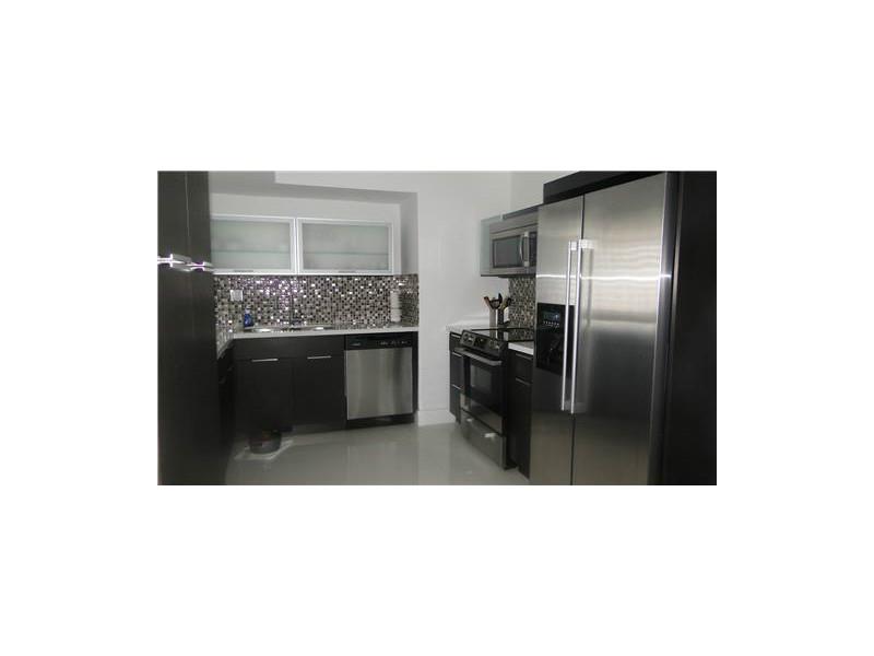 800PARKVIEW DR., Hallandale, FL 33009
