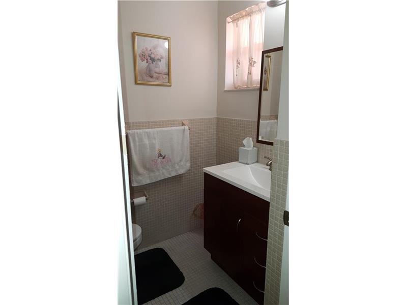 215 Southeast 3rd Ave, Hallandale, FL 33009
