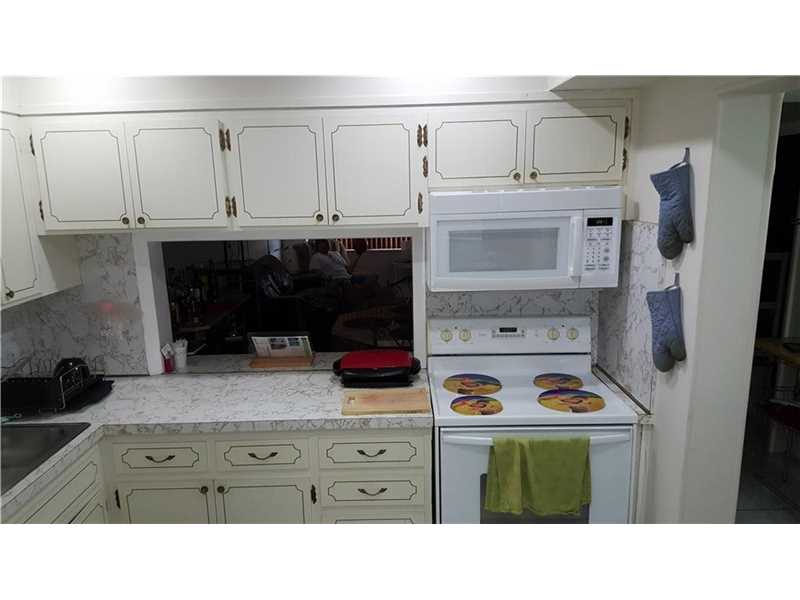 215 Southeast 3rd Ave, Hallandale, FL 33009