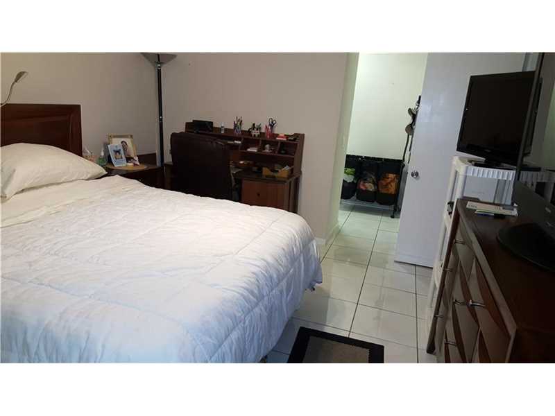 215 Southeast 3rd Ave, Hallandale, FL 33009