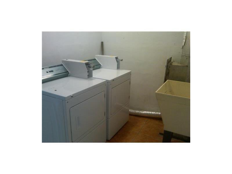 1100 Northeast 1st Ct, Hallandale, FL 33009