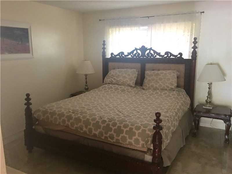809 Southeast 2nd Ave, Hallandale, FL 33009