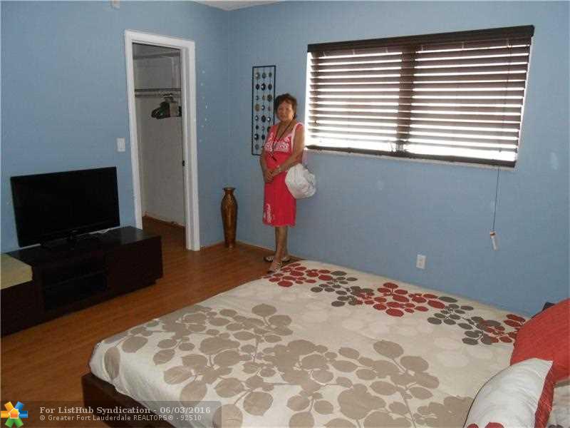 541 Blue Heron Dr 119, Hallandale, FL 33009
