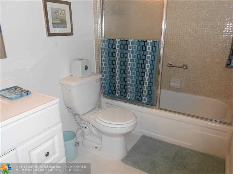 541 Blue Heron Dr 119, Hallandale, FL 33009