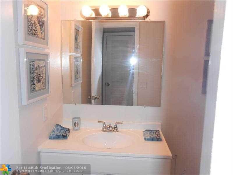 541 Blue Heron Dr 119, Hallandale, FL 33009