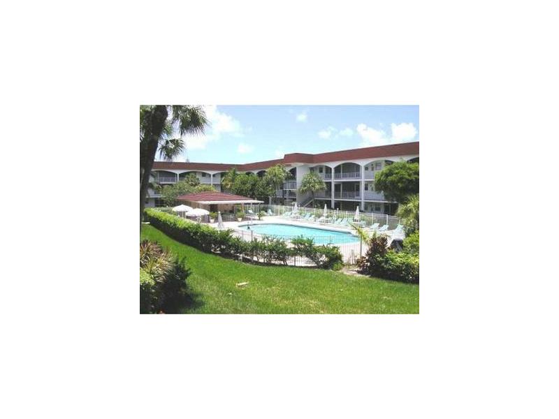 541Blue Heron Dr, Hallandale, FL 33009