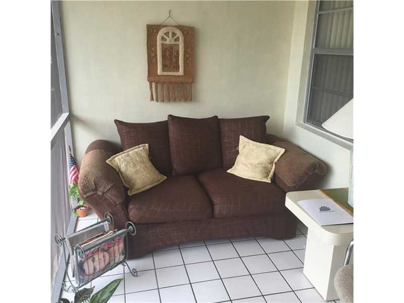 541Blue Heron Dr, Hallandale, FL 33009