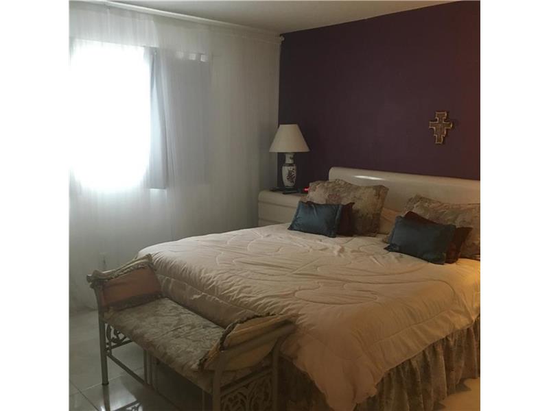 541Blue Heron Dr, Hallandale, FL 33009