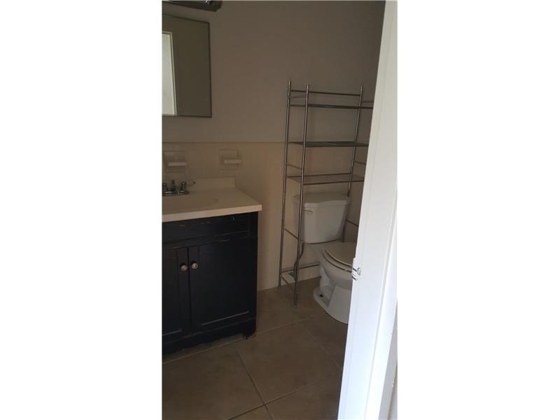 600Layne Blvd, Hallandale, FL 33009