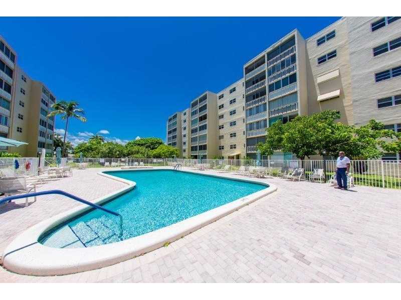 620 Northeast 12th Ave, Hallandale, FL 33009