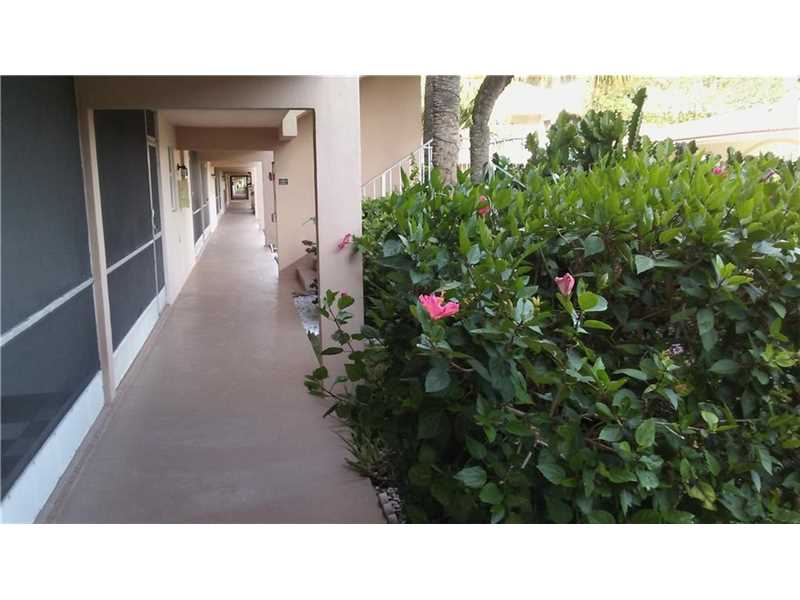 581Blue Heron Dr, Hallandale, FL 33009