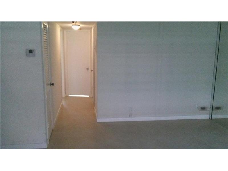 581Blue Heron Dr, Hallandale, FL 33009