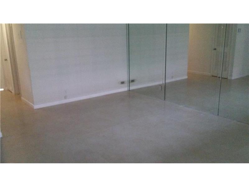 581Blue Heron Dr, Hallandale, FL 33009
