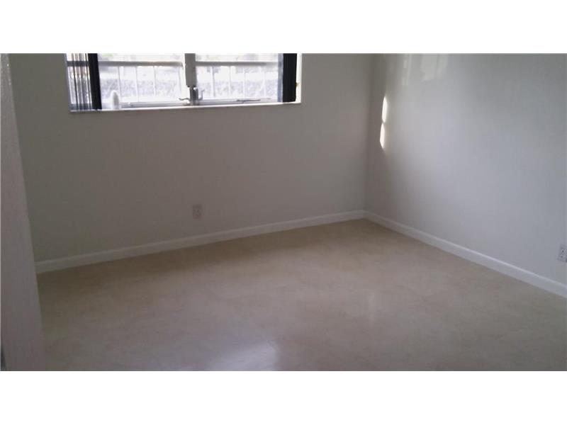 581Blue Heron Dr, Hallandale, FL 33009