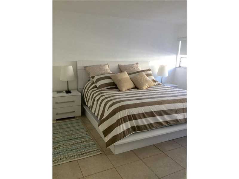 329 SE 3rd St, Hallandale, FL 33009