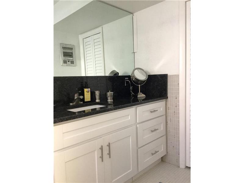 329 SE 3rd St, Hallandale, FL 33009