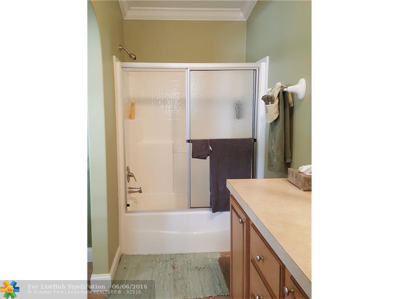 206 Lake Shore Dr, Hallandale, FL 33009